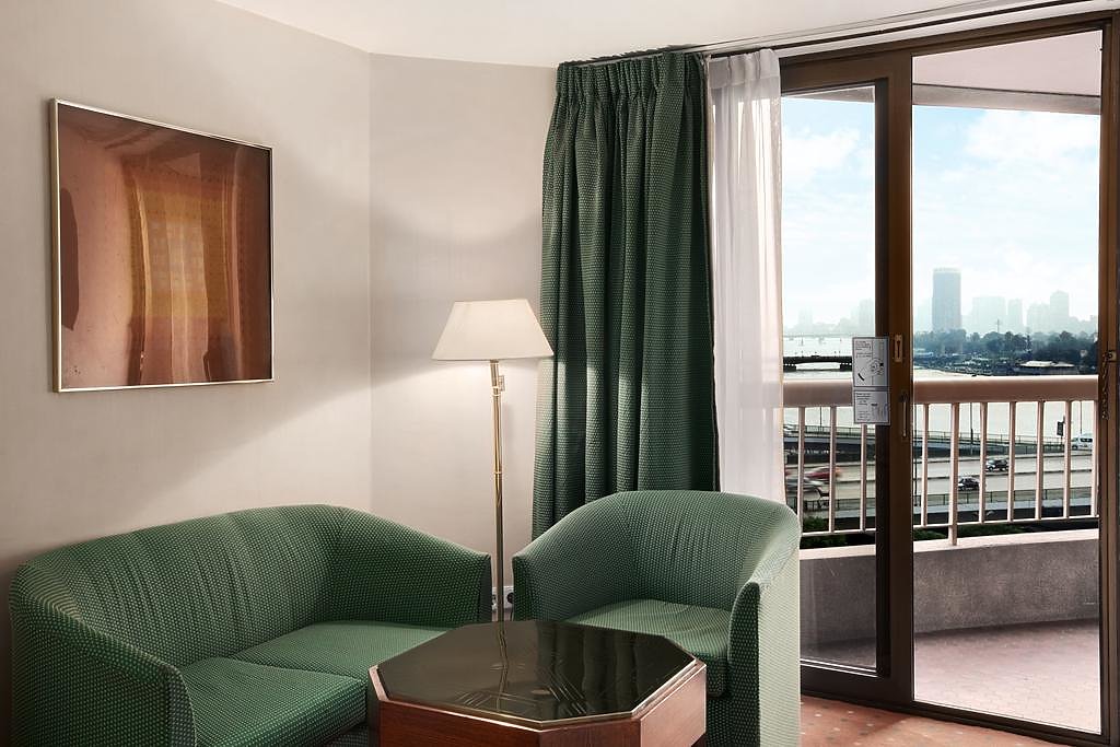 Room twin corner overlooking the city