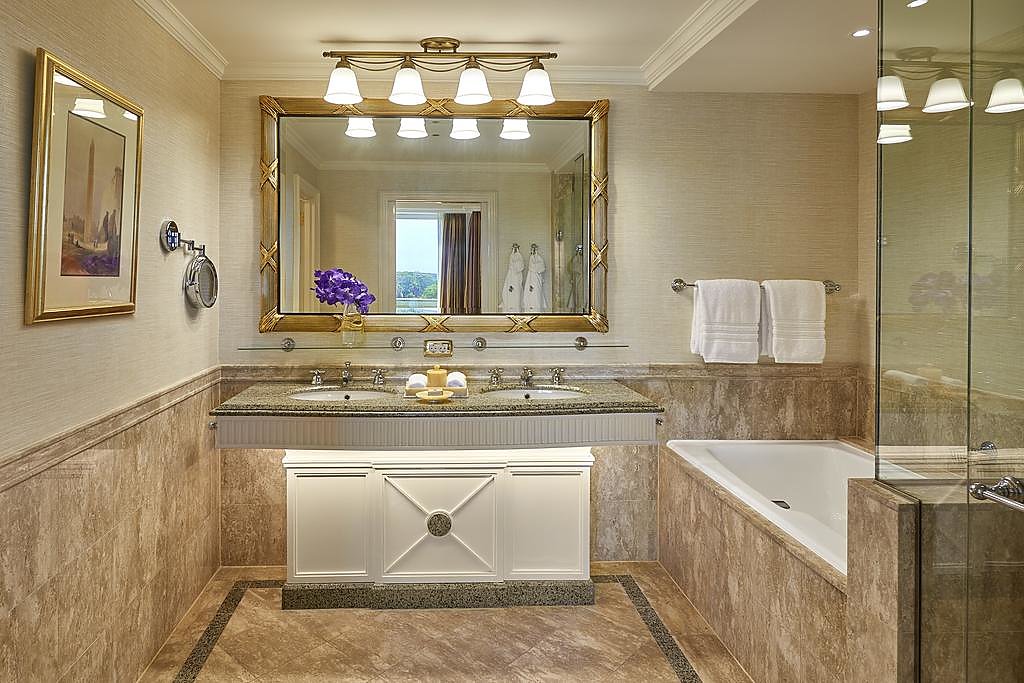 Deluxe Room with Two Twin Beds