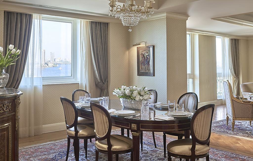 The Presidential Suite has 2 king beds and 2 twin beds