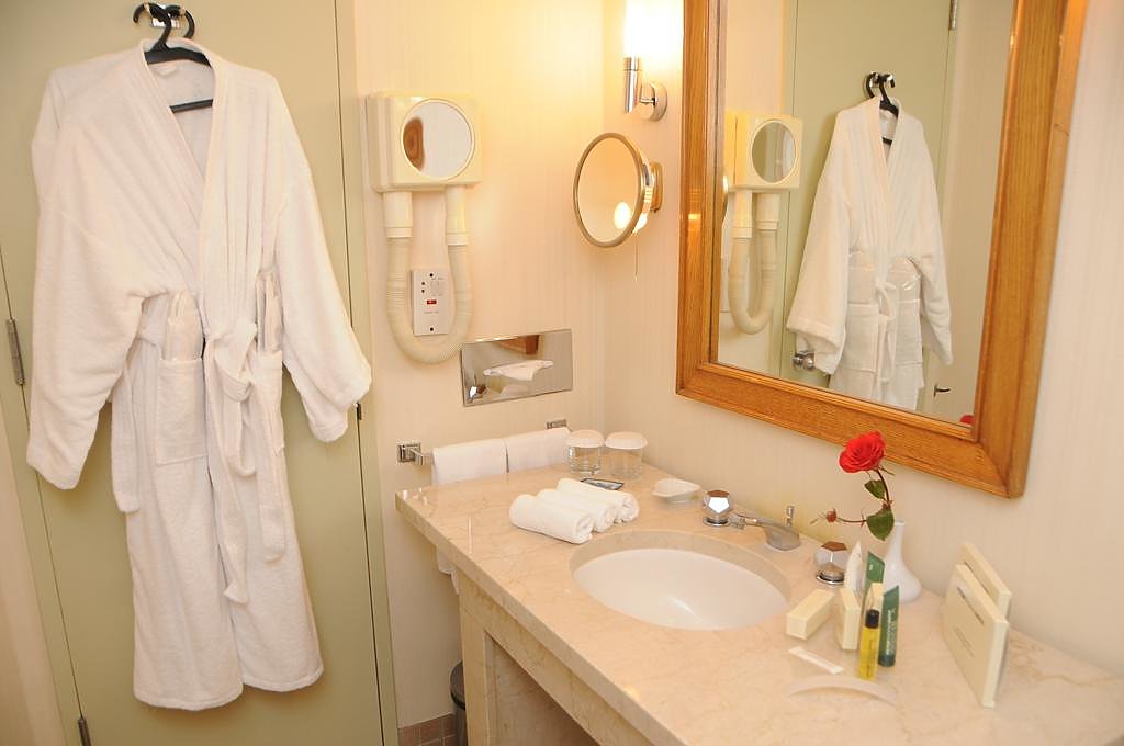 Executive Twin Room overlooking the city
