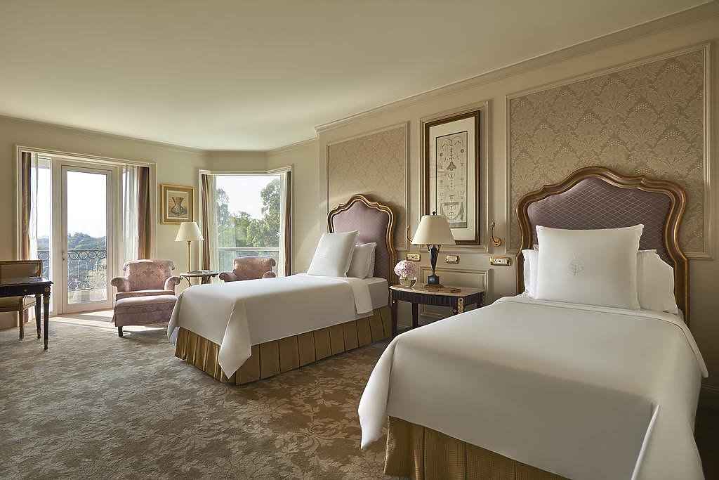 King Suite Two King Beds and Two Twin Beds