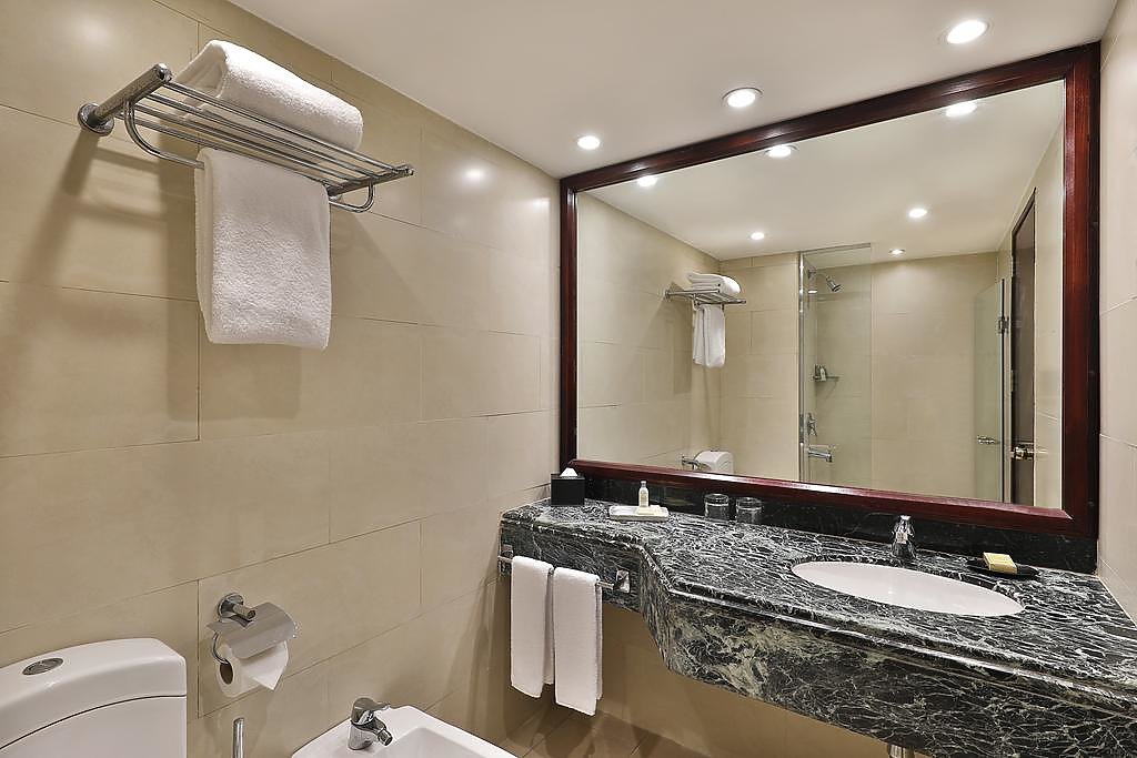 King Guest Room-Mobility Accessible