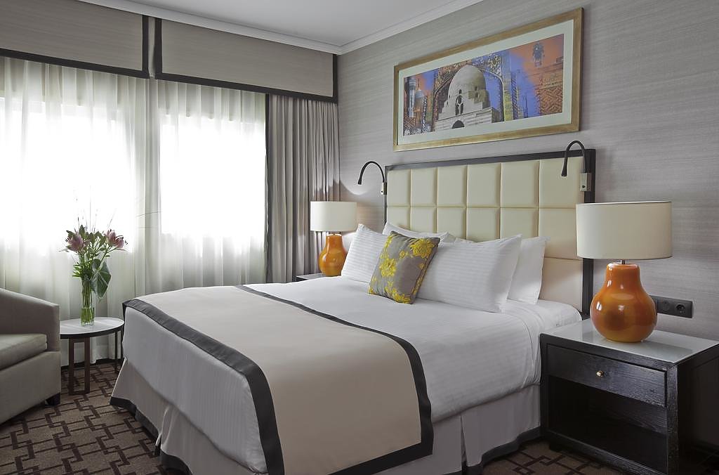 One-Bedroom King Suite With Pool View