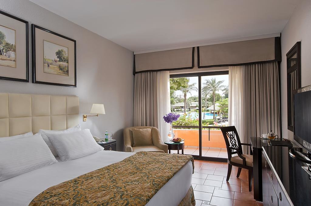 King Cabana With Pool View