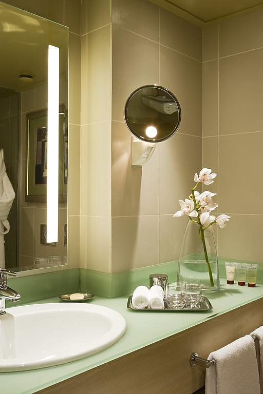 Superior Twin Room with Partial Nile View